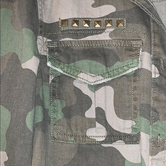 Camouflage, long sleeve button-up with pocket stud - Picture 3 of 6